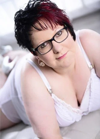 Lilly (35) - Plus Size Modell — 3 / 4