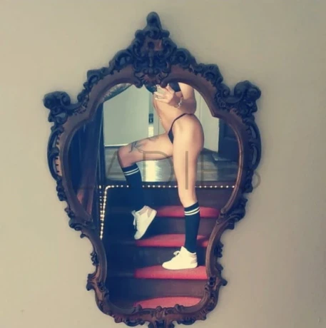 Lady Alicia — 4 / 9