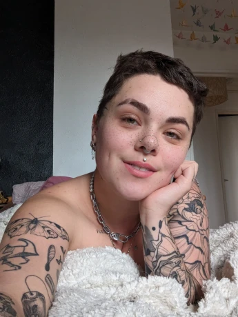 Christevie Claire — 2 / 4