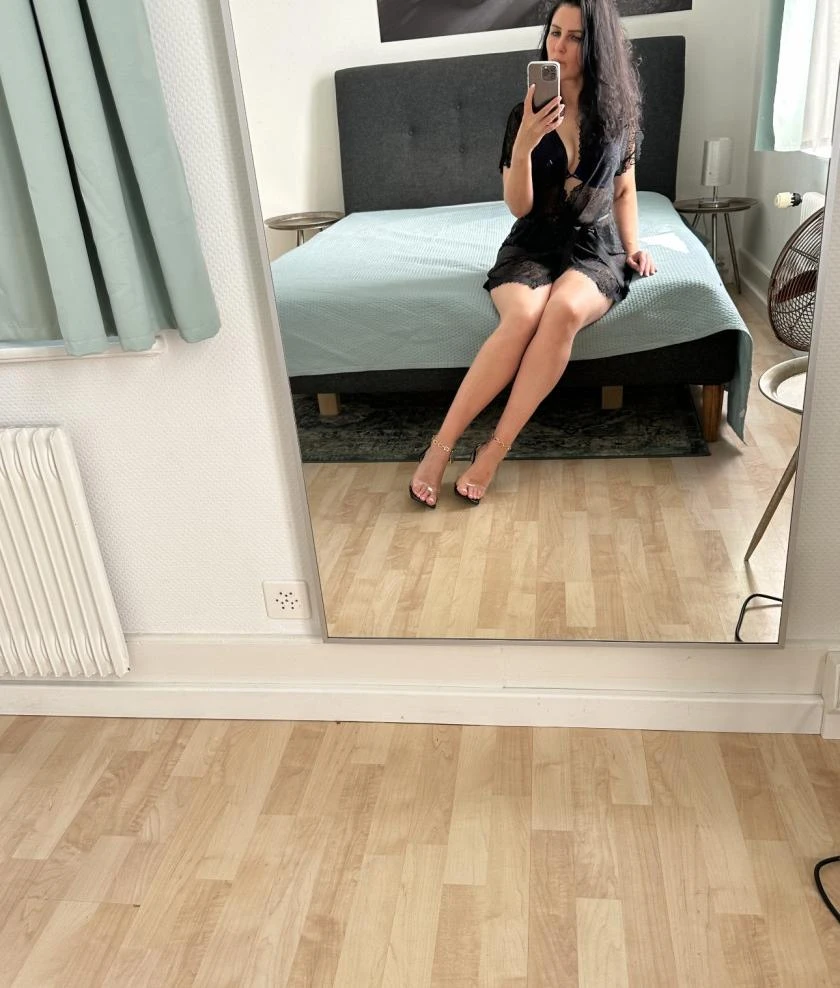Emilie — 2 / 5