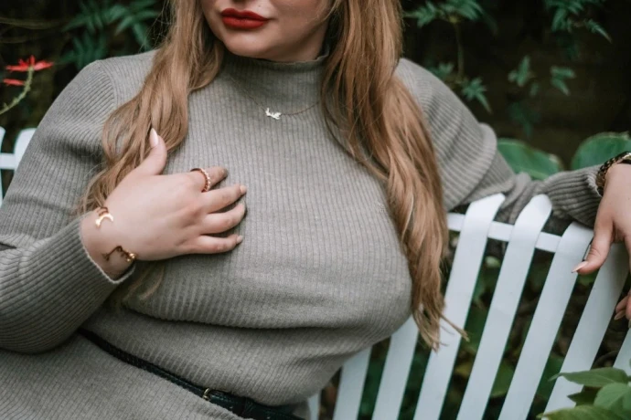 Anya Amasova — 6 / 9