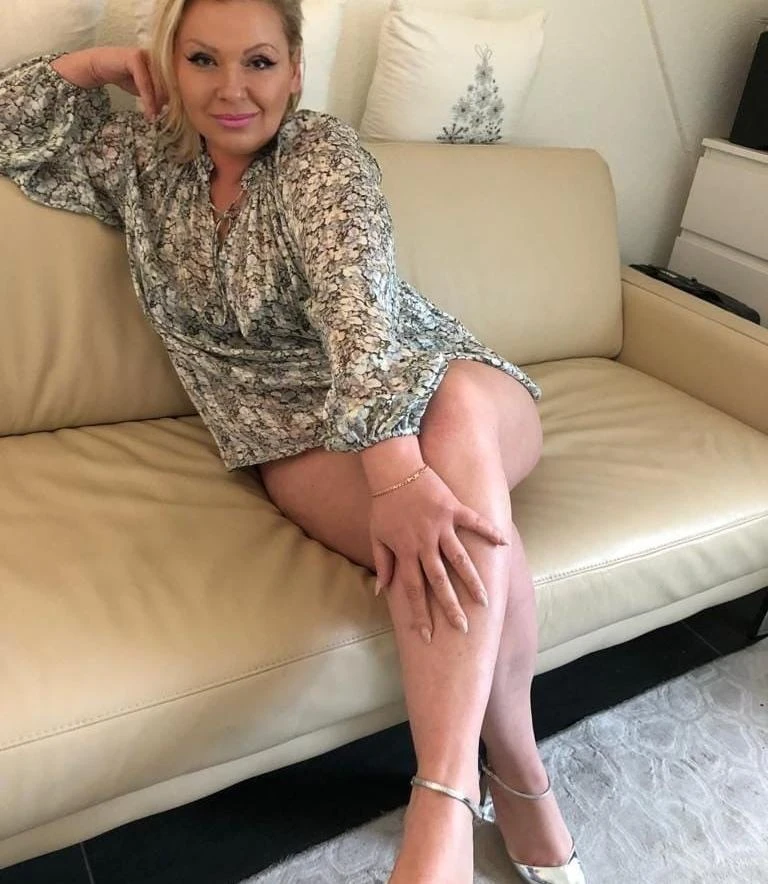 Ag Escort Anal Deepthroat Zungenanal Kein Chauffeur Fahre Selber — 3 / 4