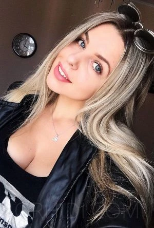 Kelli — 2 / 5