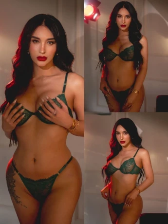 Alexandra Gomez — 7 / 12