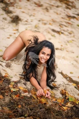 Sexy Selena *Anfängerin frische 18* — 1 / 3
