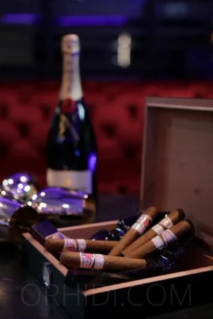 Charlies Hamburg — 15 / 18