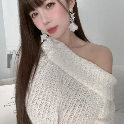 Moria, Escort, Prague