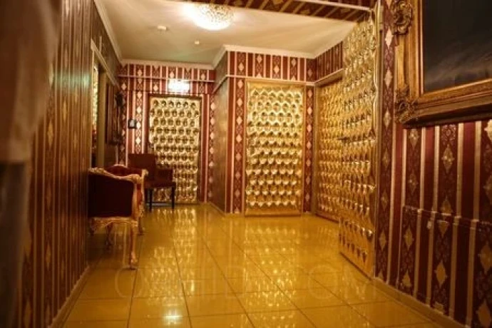 FRANZIS VILLA POMPÖS — 8 / 14