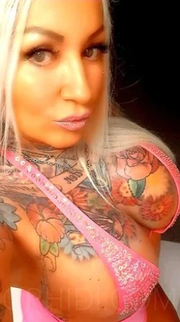 Tattoomodel Gina blond P*rno — 7 / 24