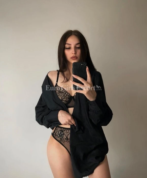 Cansu — 4 / 6