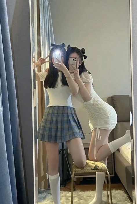Yoona & Kim "duo with girl" — 2 / 3