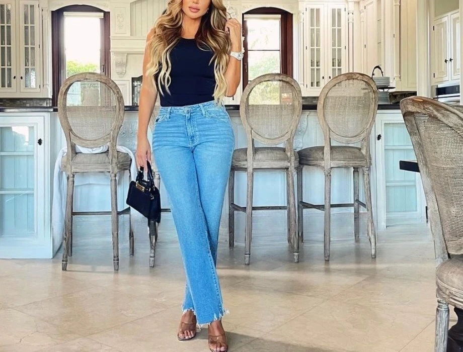 Nathalia Moore — 4 / 9