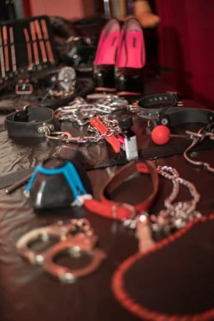 Domina Vicky — 6 / 13