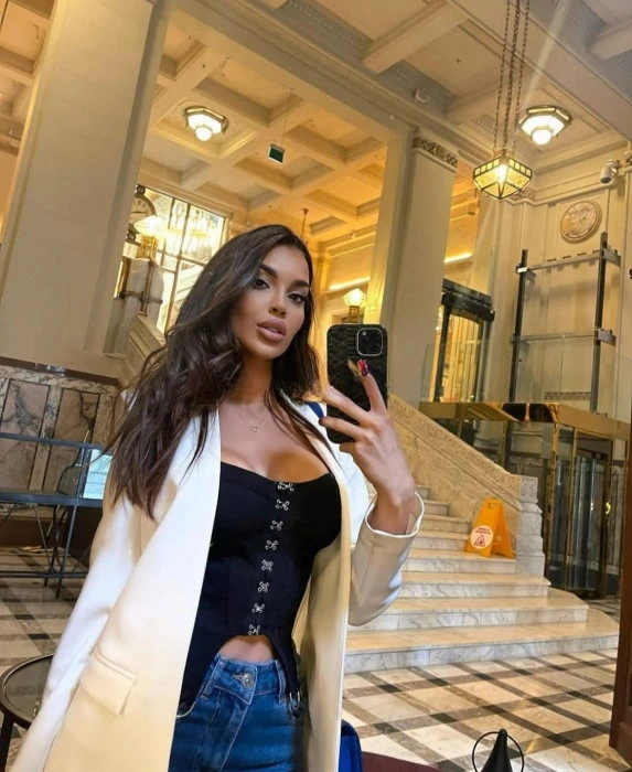 Viola, Escort, Nice