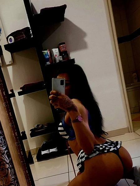 Heisser Teenie Trans Daria 20j Mega Service — 2 / 6