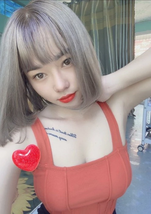 Linda — 3 / 4