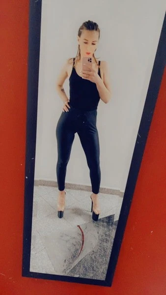 Selena228 — 4 / 5