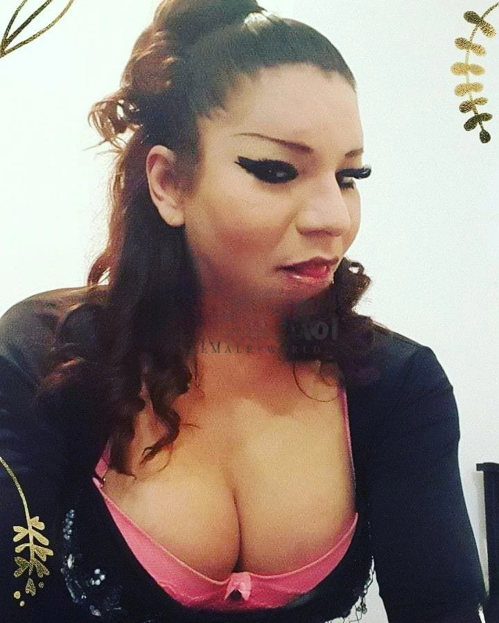 Bellaxxx — 2 / 3