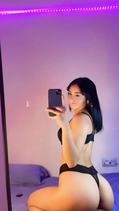 Adriana — 3 / 4