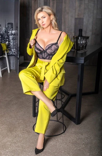 Kira im Girls-Haus 19, Escort, Brilon