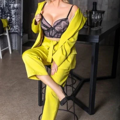Kira im Girls-Haus 19, Escort, Brilon