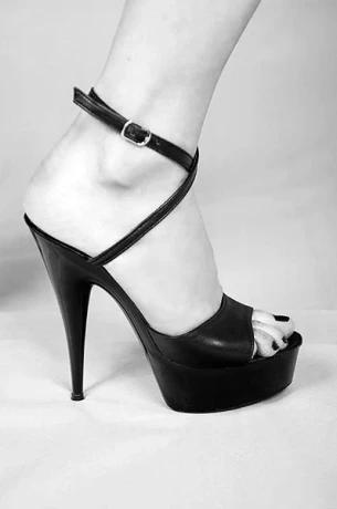 Domina Maren — 2 / 3