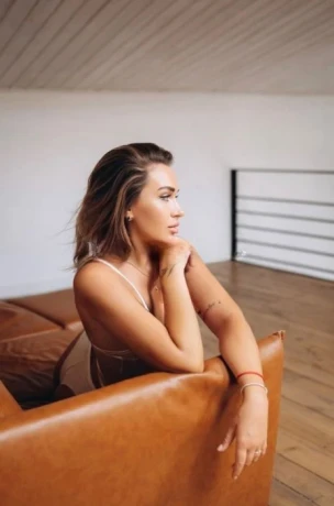 Arina — 1 / 6