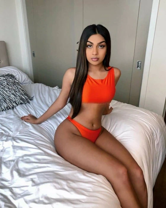 Bella — 2 / 3