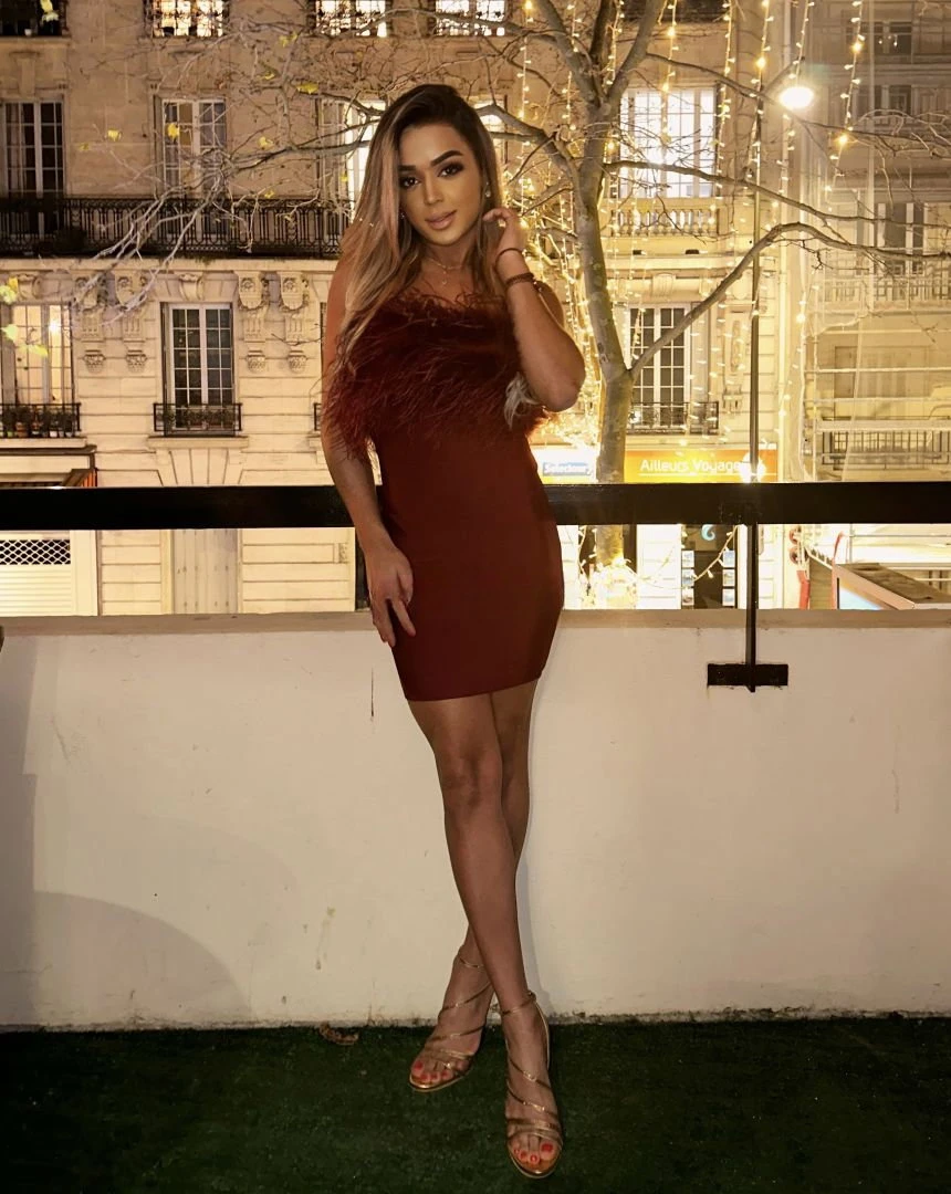 Sabrina fer, Escort, Paris