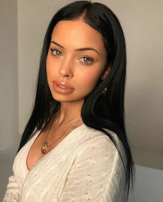 Amelia — 2 / 5