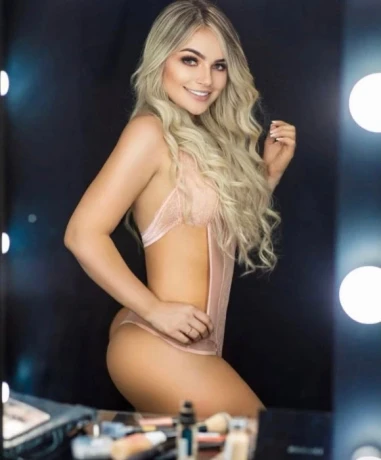 Luciana — 1 / 4
