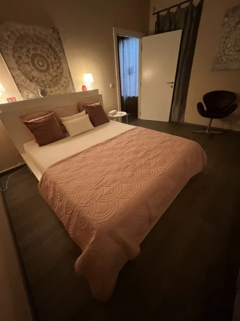 Diskrete Wohnung Alleine Zu Arbeiten — 1 / 3