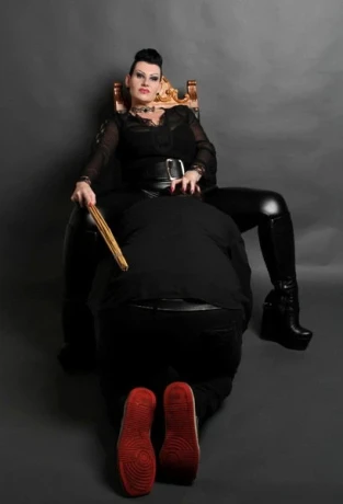 Queen Mona Fr Dr Mona — 12 / 14