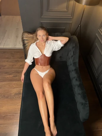 Кристина — 18 / 32