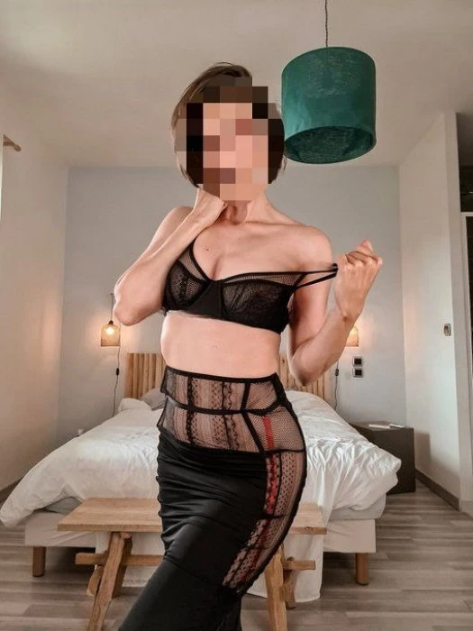 Nephaella, Escort, Liege