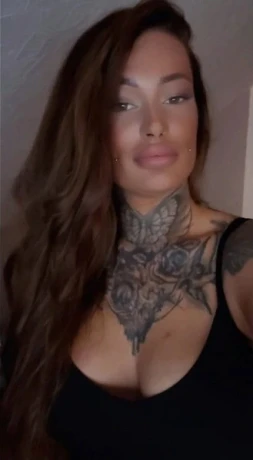 Deutsches Tattoo Model Lilli — 10 / 11