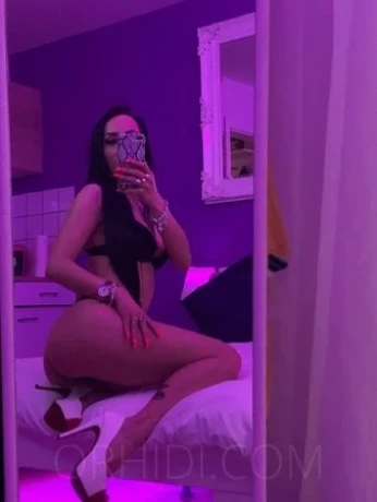 Isabella Latina — 2 / 5