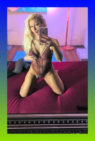 Angelina001 — 2 / 11