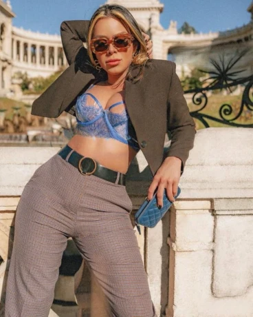 Jenny Bravo — 9 / 12