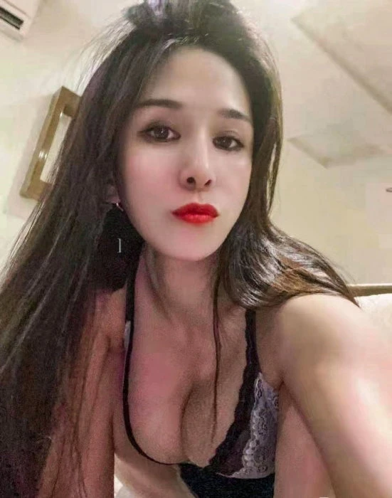 Kiti, Escort, Al Wukayr