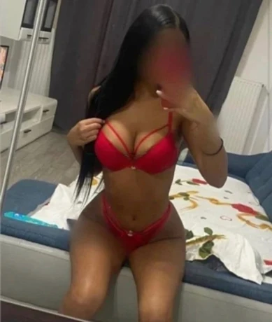 Alecsandra — 2 / 4