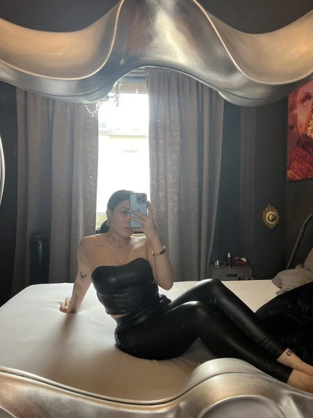 Lady Mel — 8 / 9