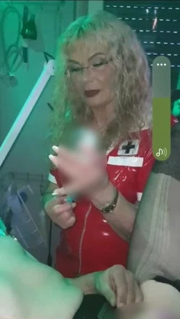 Lady Melanie — 2 / 8