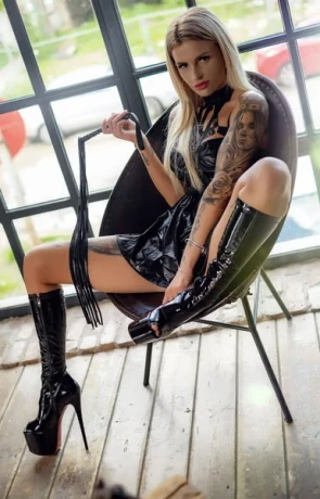 Dominante Elly — 5 / 11