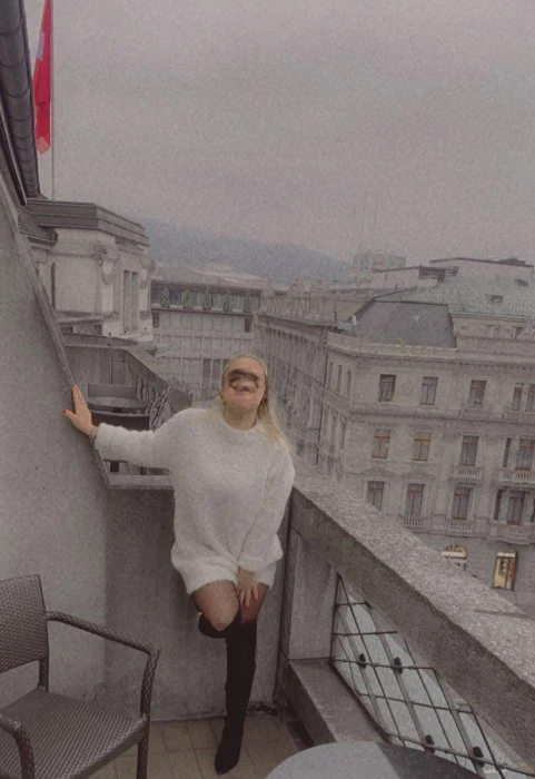 Gina — 2 / 3