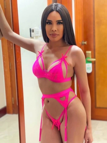 Bella Ladyboy — 6 / 8