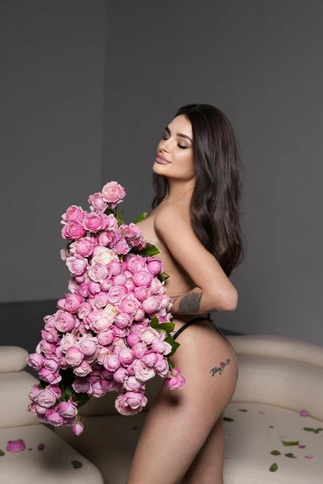 Milana — 6 / 9