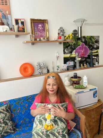 Kim Massage — 1 / 3