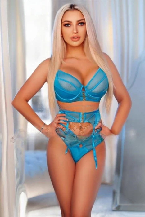 Carlotta — 4 / 6