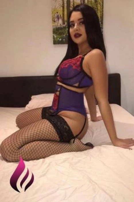 Nicole — 3 / 5